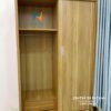Thiết kế thực tế bên tong chiếc tủ 2 cánh lùa, gồm 2 khoang, 1 ngăn kéo, bên trên có đợt gác