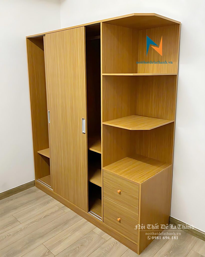 Thiết kế bên trong chiếc tủ cánh lùa 1m6x2m gồm các đợt gác, bên ngoài là kệ trang trí, 2 ngăn kéo