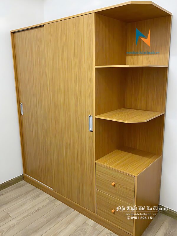 Chiếc tủ áo cánh lùa giá rẻ phù hợp với sinh viên, phòng trọ và các hộ gia đình muốn chi một món tiền ít nhưng vẫn muốn sử dụng một chiếc tủ đầy đủ công năng