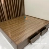 Chiếc giường giá rẻ không đầu cao gỗ mdf, kích thước 1m6x2m, màu óc chó rất đẹp mắt