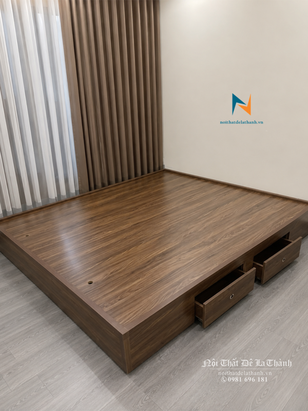 Chiếc giường giá rẻ không đầu cao gỗ mdf, kích thước 1m6x2m, màu óc chó rất đẹp mắt