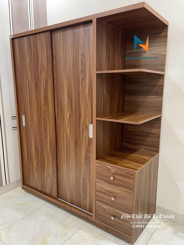 Chiếc tủ áo cánh lùa làm từ chất liệu gỗ công nghiệp mdf, kích thước 1m6x2m, màu óc chó, phù hợp cho phòng ngủ nhỏ, chung cư mini, phòng trọ sinh viên