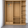 Thiết kế bên trong của chiếc tủ 2 cửa lùa giá rẻ gồm 2 khoang: khoang trái bên trên có suốt treo, bên dưới có két gỗ, khoang phải bên trên có suốt treo, bên dưới là 2 đợt gỗ, bên ngoài của chiếc tủ có kệ góc trang trí bên phải với các đợt gỗ tiện dụng