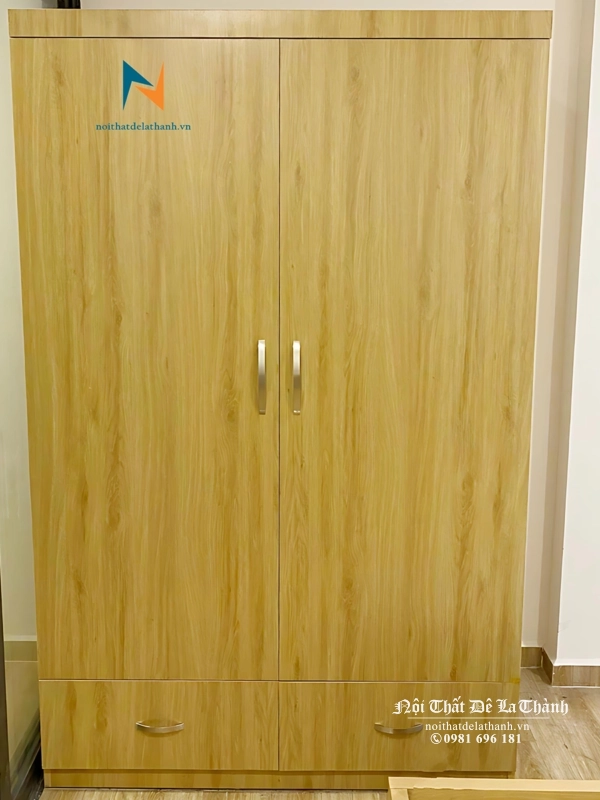Chiếc tủ quần áo 1mx2m phân khúc giá rẻ, chất liệu gỗ công nghiệp mdf, màu 388, thiết kế 2 cánh mở, bên trên là suốt treo, bên dưới có 2 ngăn kéo