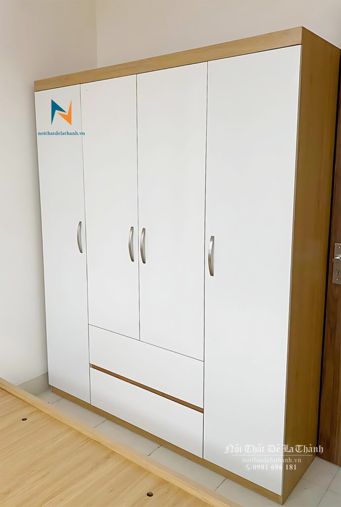 Chiếc tủ 4 cánh giá rẻ, màu 388 pha cánh màu trắng, gồm 2 cánh dài, 2 cánh cộc, 2 ngăn kéo