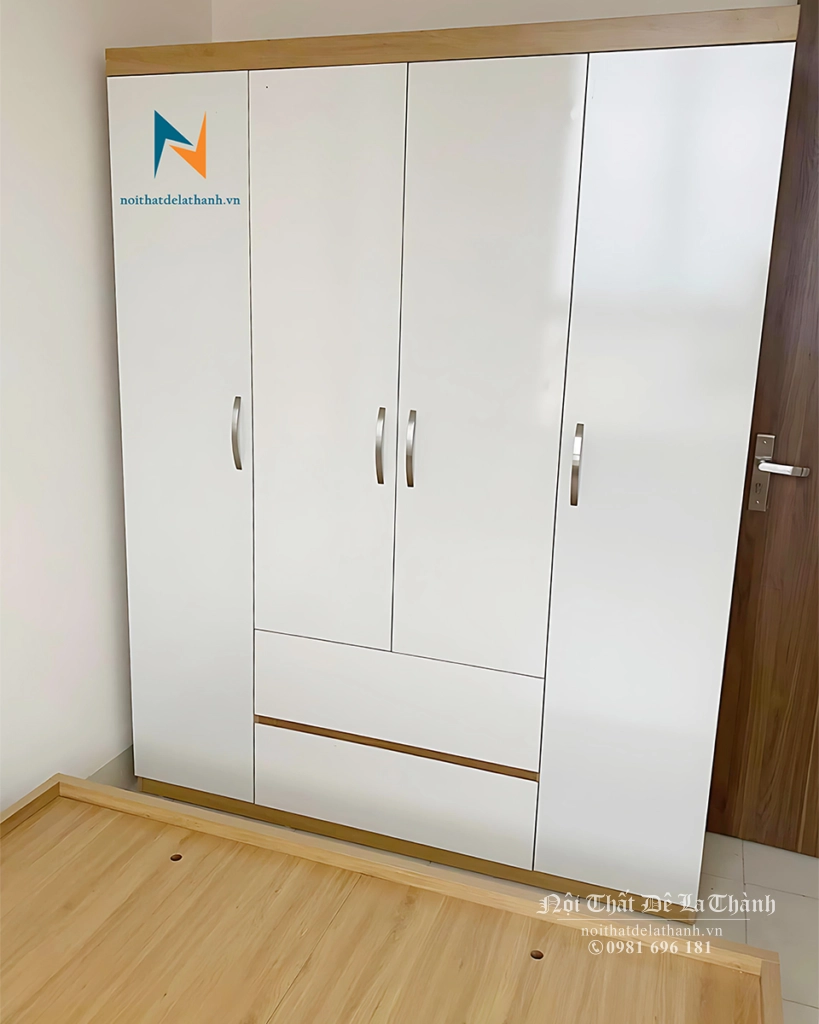 Chiếc tủ 4 cánh giá rẻ, màu 388 pha cánh màu trắng, gồm 2 cánh dài, 2 cánh cộc, 2 ngăn kéo