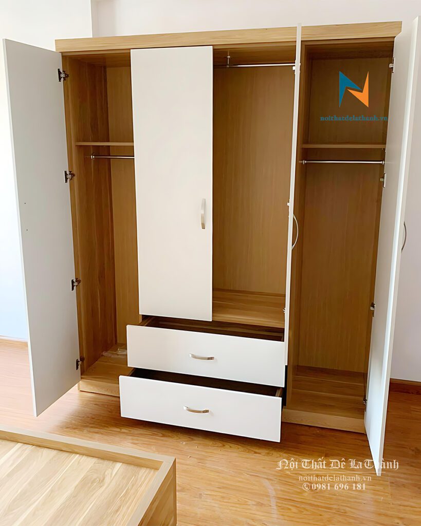 Thiết kế bên trong chiếc tủ 3 buồng giá rẻ, gồm 2 khoang dài 2 bên, 1 khoang lớn ở giữa được tạo thành bởi 2 cánh cộc, bên dưới là 2 ngăn kéo