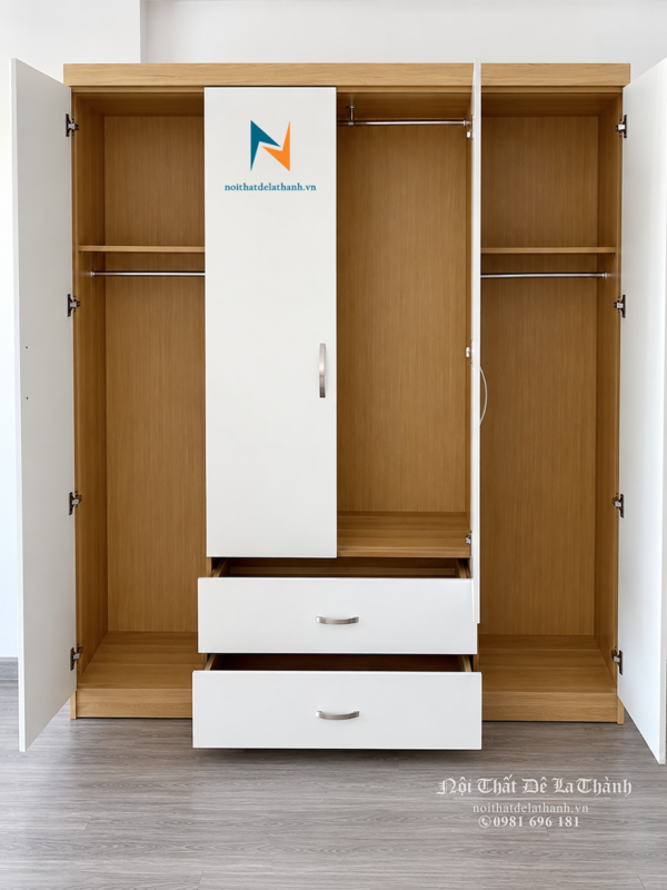 Thiết kế bên trong chiếc tủ 3 buồng giá rẻ, gồm 2 khoang dài 2 bên, 1 khoang lớn ở giữa được tạo thành bởi 2 cánh cộc, bên dưới là 2 ngăn kéo