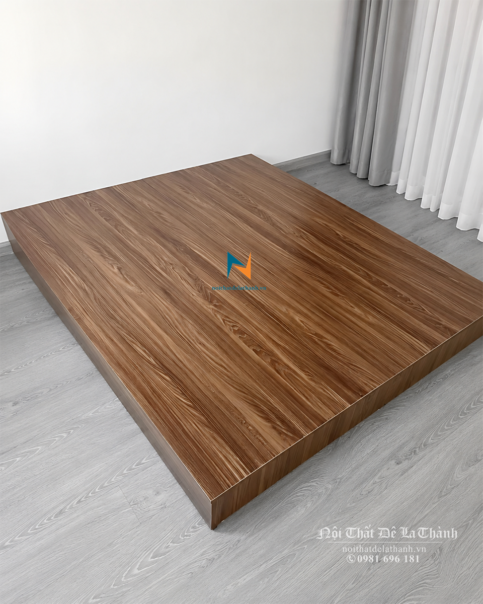 Chiếc phản hộp kích thước lớn 2mx2m2 được làm bằng chất liệu gỗ công nghiệp mdf, màu óc chó, chuyên dụng cho phòng cho thuê, phòng trọ