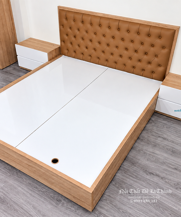 Chiếc giường đầu bọc nệm 1m6x2m, có thêm tuỳ chọn 1m8x2m, rất thích hợp sử dụng làm giường cưới hiện đại